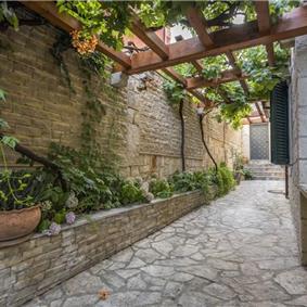 4-5 bedroom villa with Split City and Sea Views sleeps 8-10
